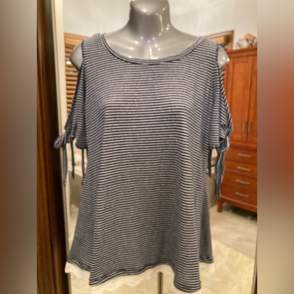 Cold shoulder summer casual top
